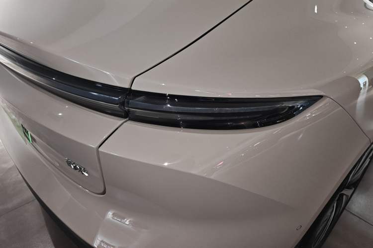 Used Nio ET5 2024 75 kWh Exterior 6