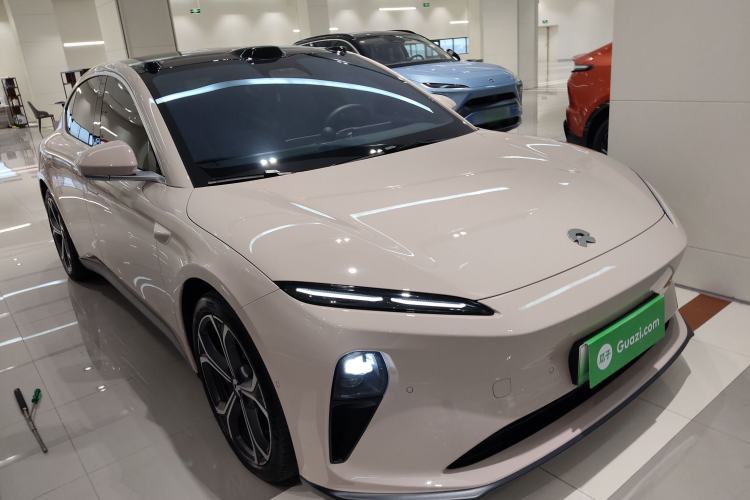 Used Nio ET5 2024 75 kWh Front Right 45 Deg