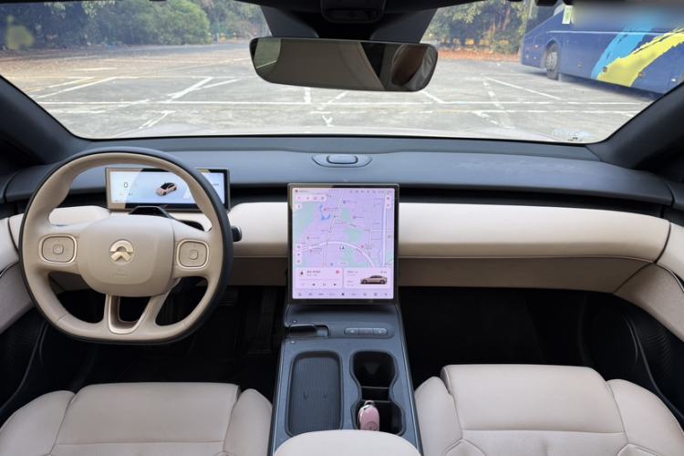 Used Nio ET5 2024 75 kWh Interior 2