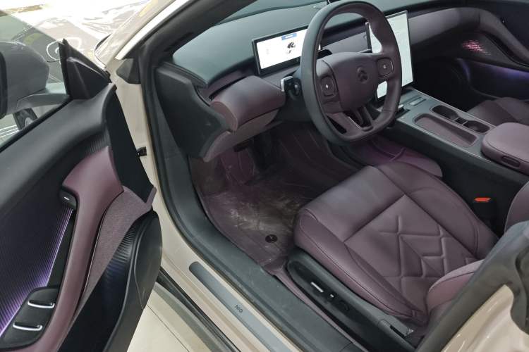 Used Nio ET5 2024 75 kWh Interior 3