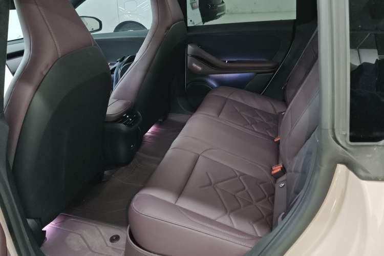 Used Nio ET5 2024 75 kWh Interior 4