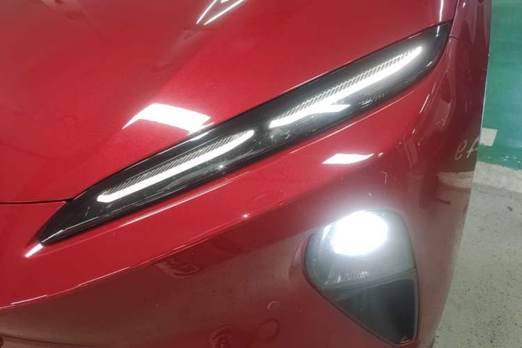 Used Nio ET5 2024 75 kWh Left Front Headlight