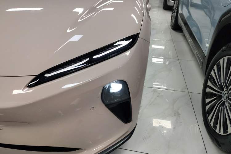 Used Nio ET5 2024 75 kWh Left Front Headlight