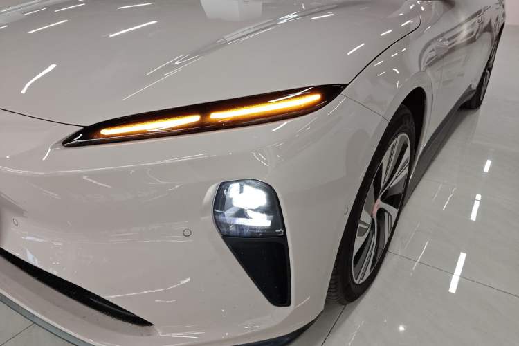 Used Nio ET5 2024 75 kWh Left Front Headlight