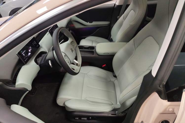 Used Nio ET5 2024 75 kWh Left Front Seat