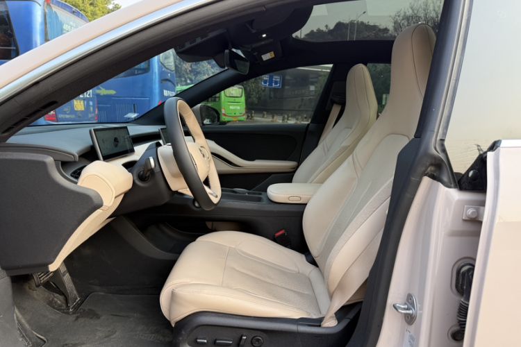 Used Nio ET5 2024 75 kWh Left Front Seat