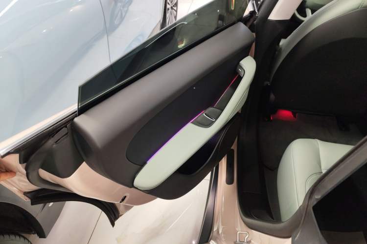 Used Nio ET5 2024 75 kWh Left Rear Door Interior
