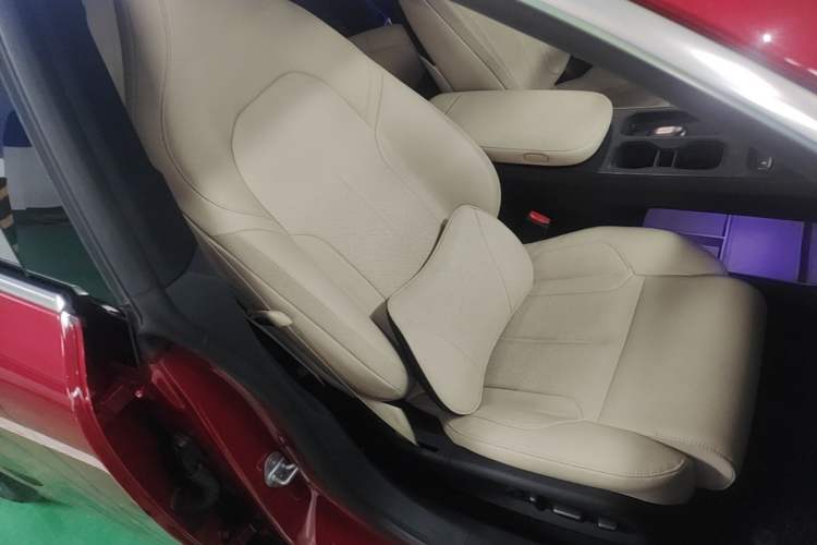 Used Nio ET5 2024 75 kWh Right Front Seat