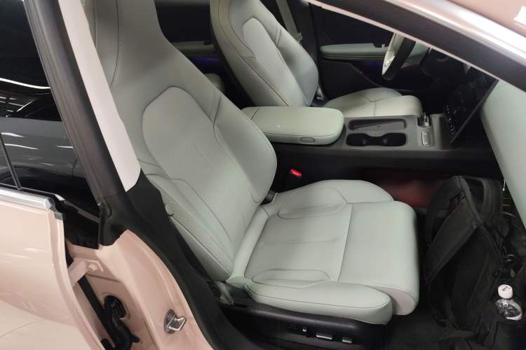 Used Nio ET5 2024 75 kWh Right Front Seat