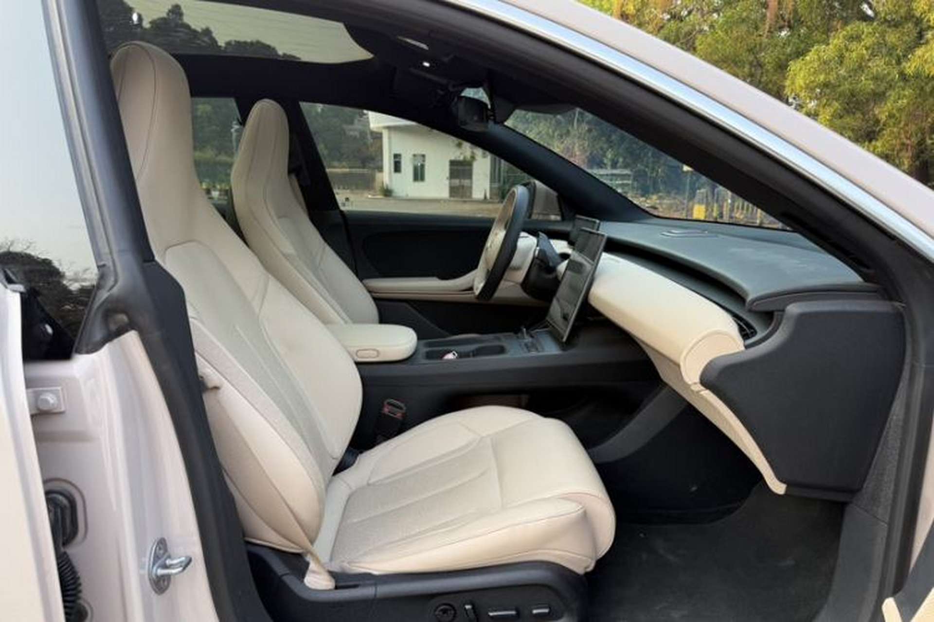 Used Nio ET5 2024 75 kWh Right Front Seat