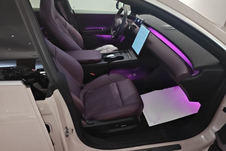 Used Nio ET5 2024 75 kWh Right Front Seat