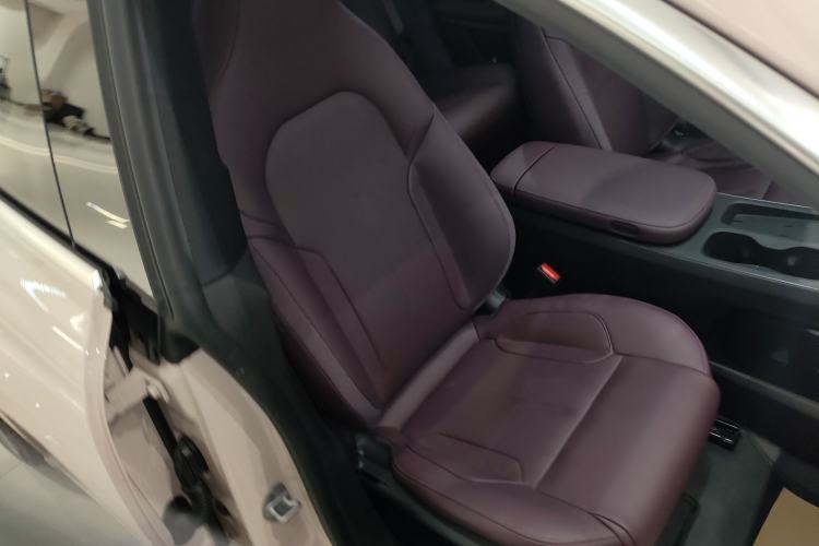 Used Nio ET5 2024 75 kWh Right Front Seat