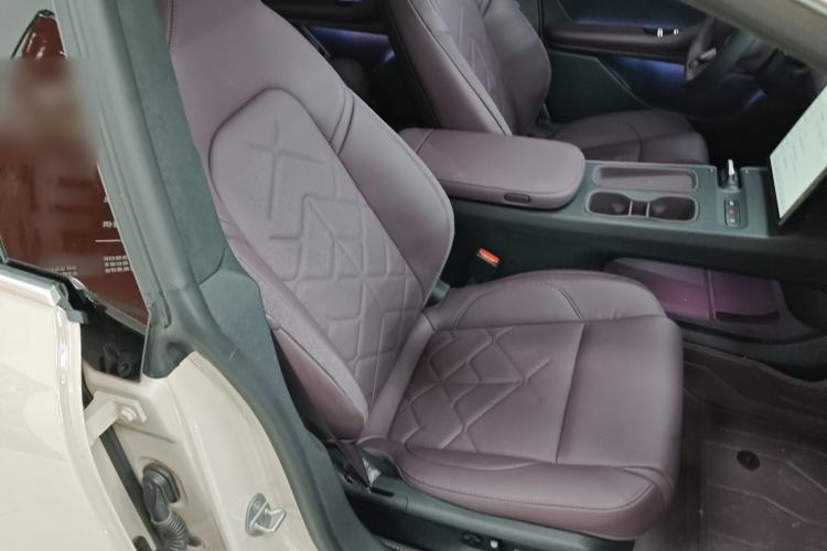 Used Nio ET5 2024 75 kWh Right Front Seat