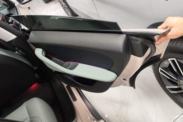Used Nio ET5 2024 75 kWh Right Rear Door Interior