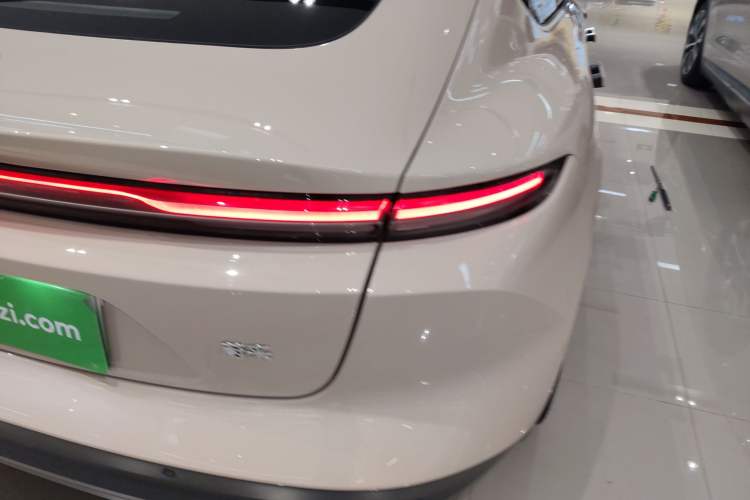 Used Nio ET5 2024 75 kWh Right Rear Taillight
