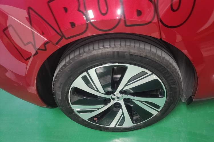 Used Nio ET5 2024 75 kWh Right Rear Wheel Hub