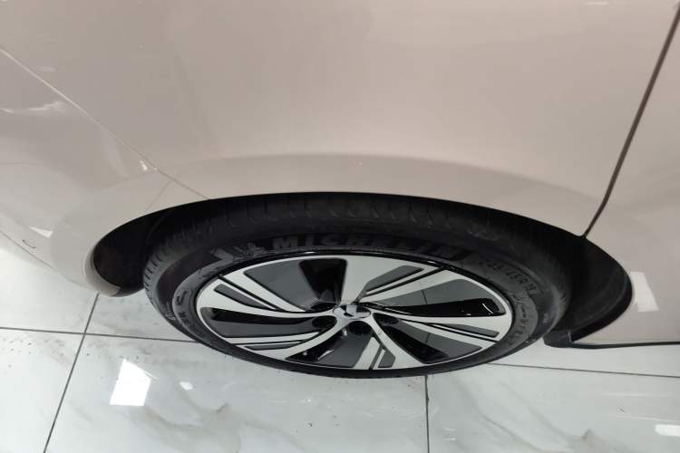 Used Nio ET5 2024 75 kWh Right Rear Wheel Hub