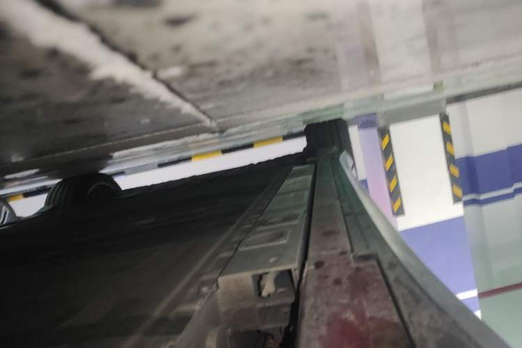 Used Nio ET5 2024 75 kWh Right Side Sill