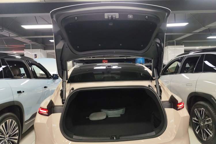Used Nio ET5 2024 75 kWh Trunk