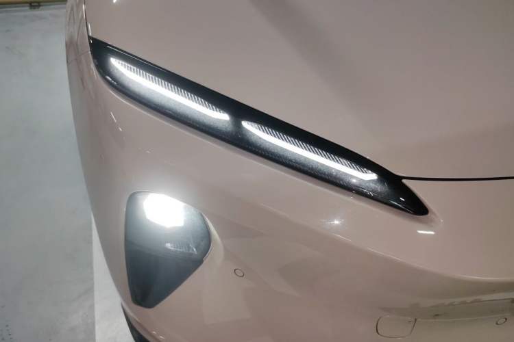 Used Nio ET5 2024 75 kWh Right Front Headlight
