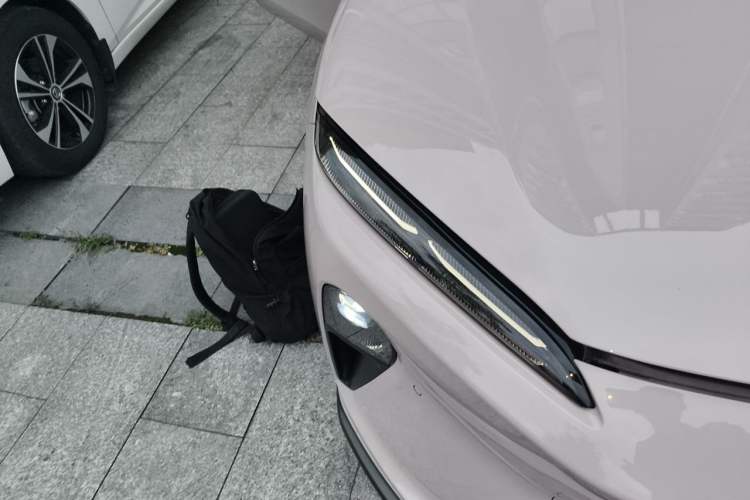 Used Nio ET5 2024 75 kWh Right Front Headlight
