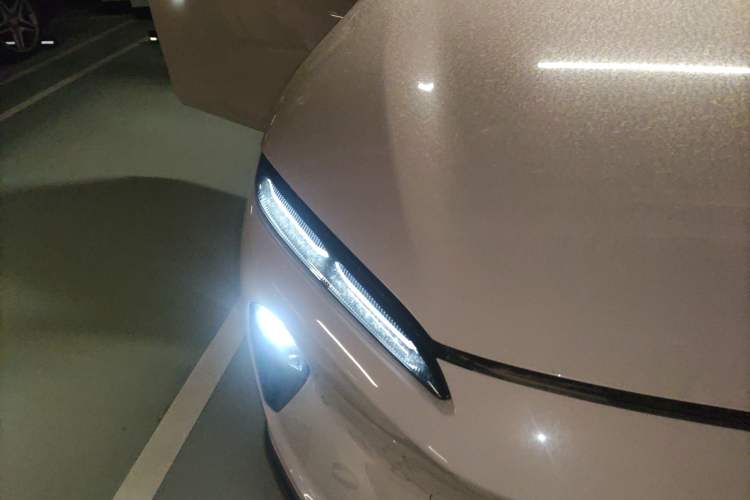 Used Nio ET5 2024 75 kWh Right Front Headlight
