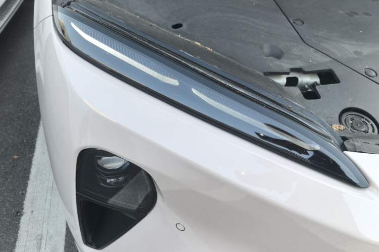 Used Nio ET5 2024 75 kWh Right Front Headlight