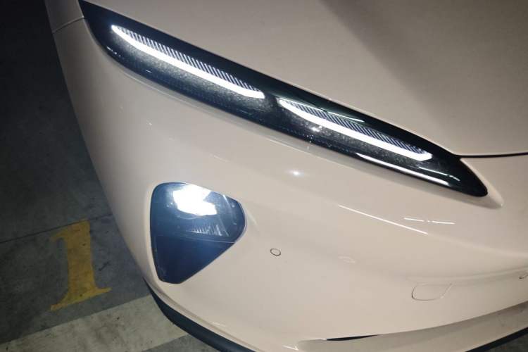 Used Nio ET5 2024 75 kWh Right Front Headlight