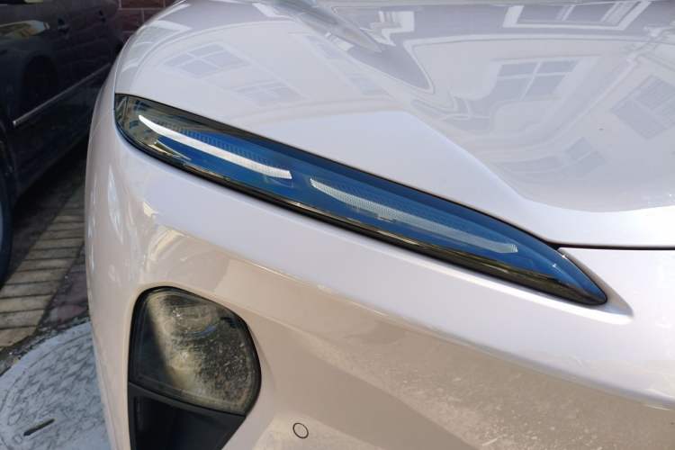 Used Nio ET5 2024 75 kWh Right Front Headlight