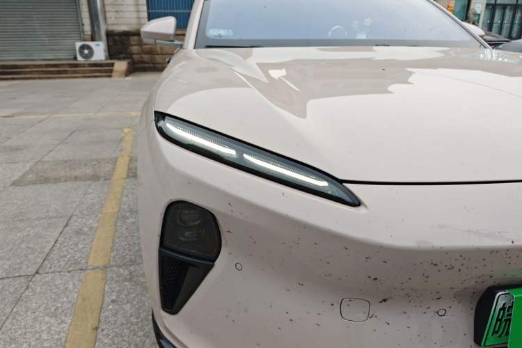 Used Nio ET5 2024 75 kWh Right Front Headlight