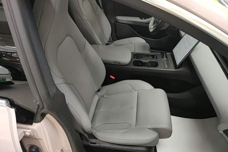 Used Nio ET5 2024 75 kWh Right Front Seat