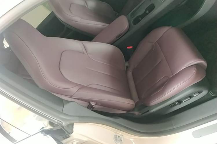 Used Nio ET5 2024 75 kWh Right Front Seat