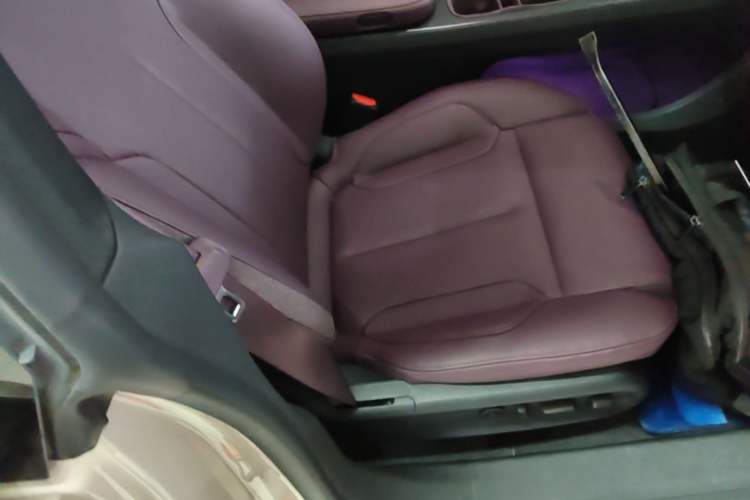 Used Nio ET5 2024 75 kWh Right Front Seat