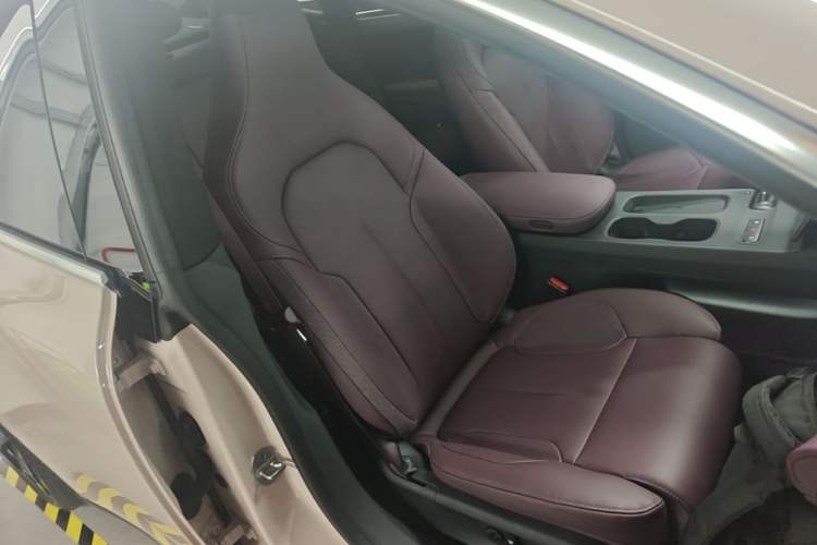 Used Nio ET5 2024 75 kWh Right Front Seat