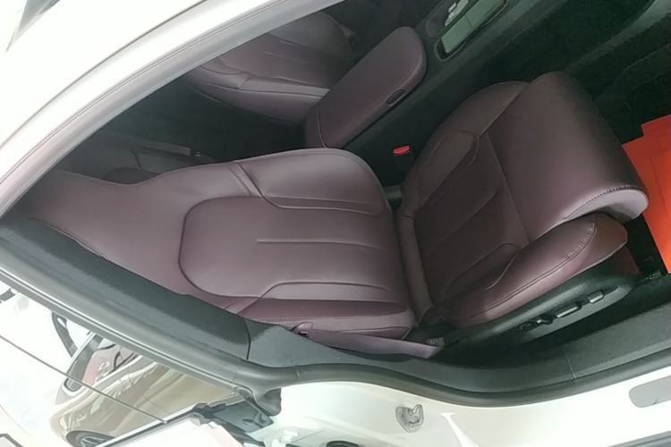 Used Nio ET5 2024 75 kWh Right Front Seat
