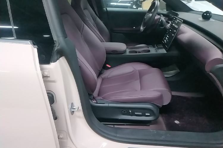 Used Nio ET5 2024 75 kWh Right Front Seat