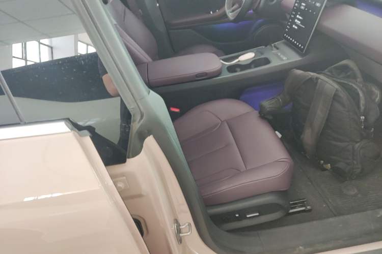 Used Nio ET5 2024 75 kWh Right Front Seat