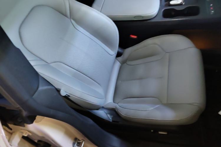 Used Nio ET5 2024 75 kWh Right Front Seat