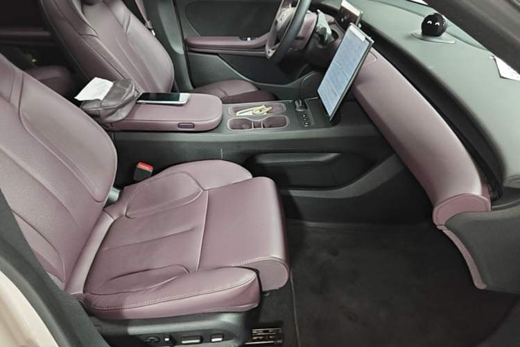 Used Nio ET5 2024 75 kWh Right Front Seat