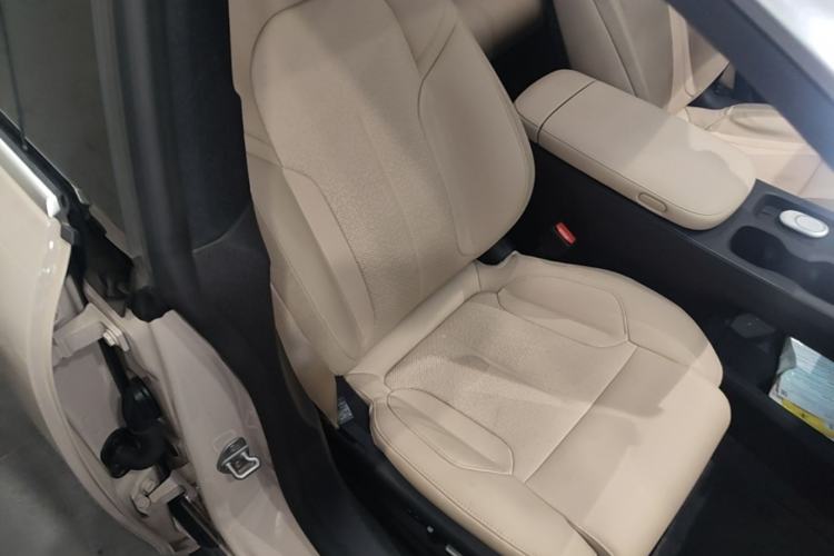 Used Nio ET5 2024 75 kWh Right Front Seat