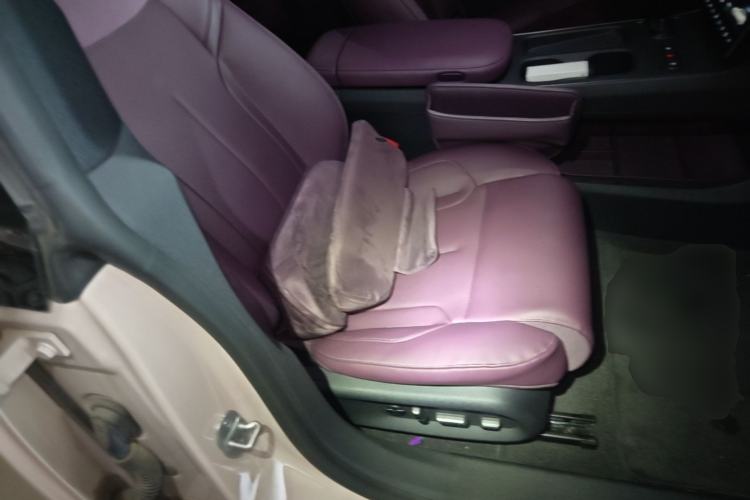 Used Nio ET5 2024 75 kWh Right Front Seat
