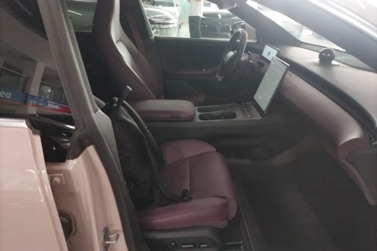 Used Nio ET5 2024 75 kWh Right Front Seat