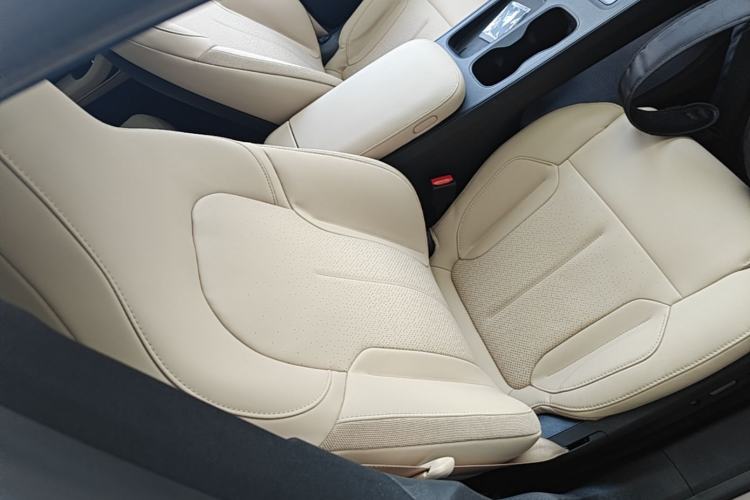 Used Nio ET5 2024 75 kWh Right Front Seat