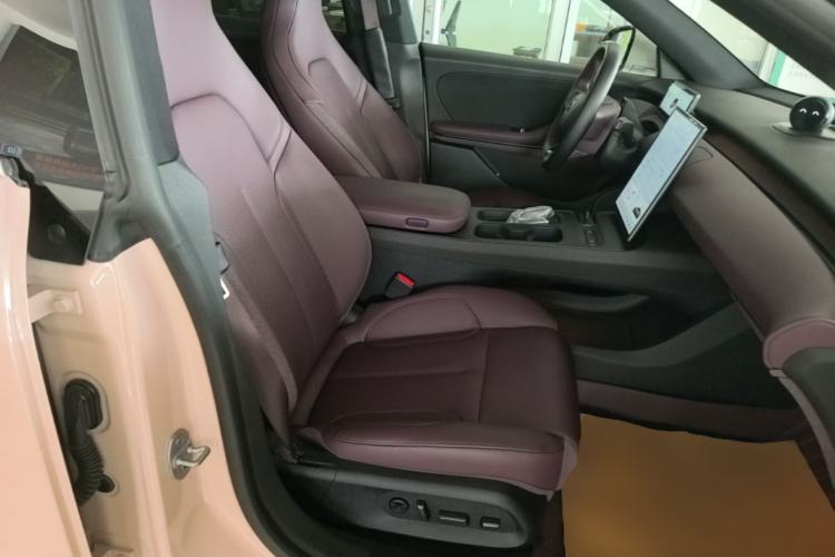 Used Nio ET5 2024 75 kWh Right Front Seat