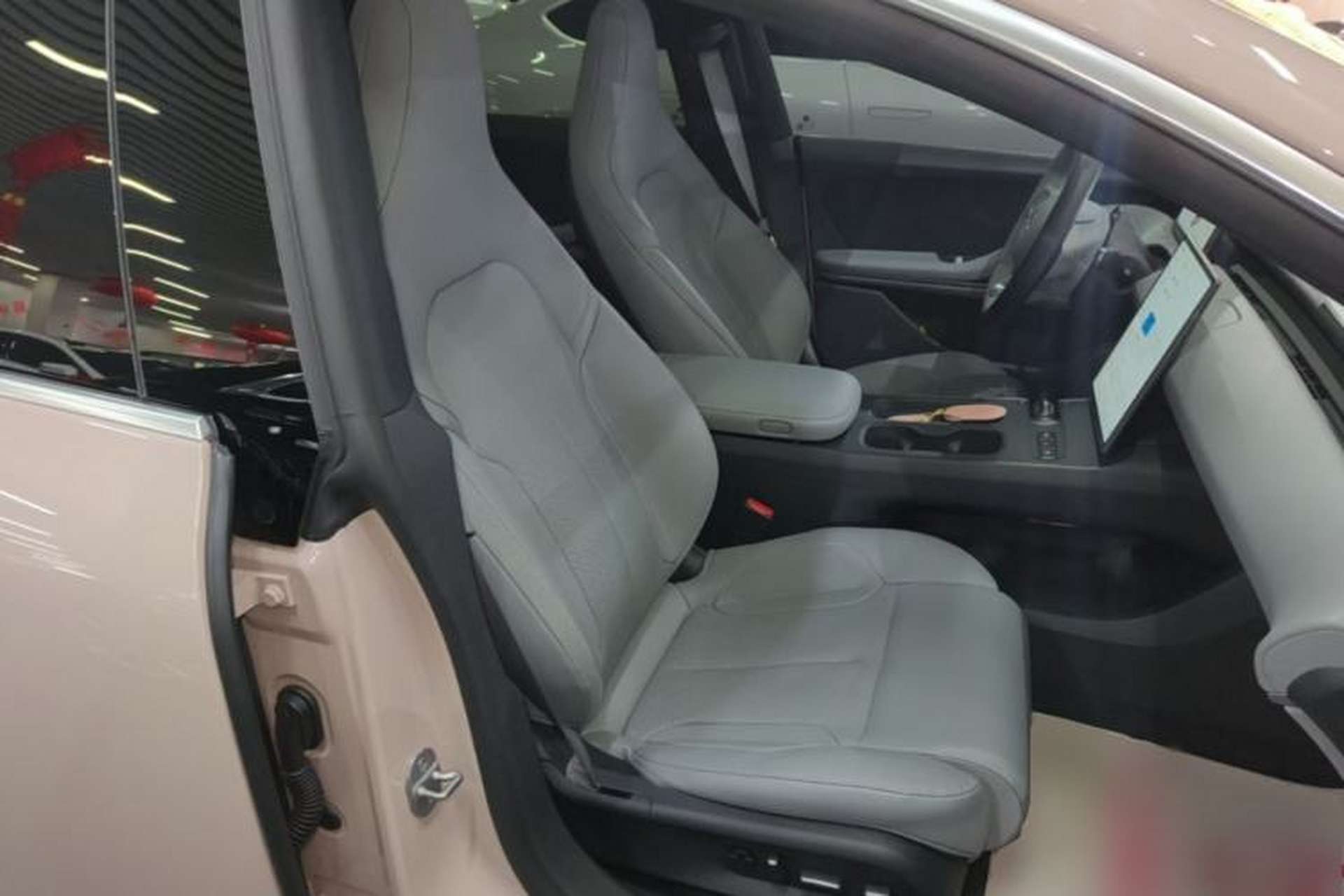 Used Nio ET5 2024 75 kWh Right Front Seat