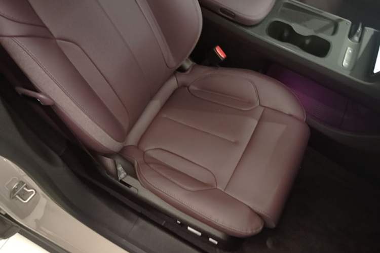 Used Nio ET5 2024 75 kWh Right Front Seat