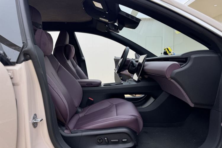 Used Nio ET5 2024 75 kWh Right Front Seat