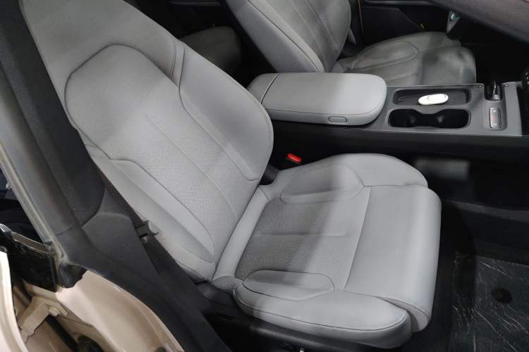 Used Nio ET5 2024 75 kWh Right Front Seat