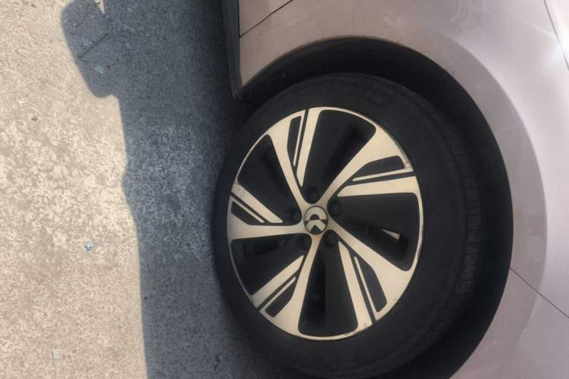 Used Nio ET5 2024 75 kWh Right Front Wheel Hub