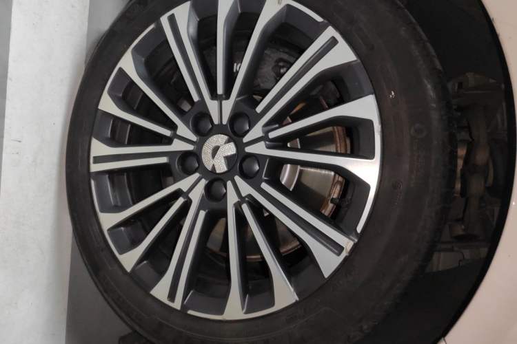 Used Nio ET5 2024 75 kWh Right Front Wheel Hub
